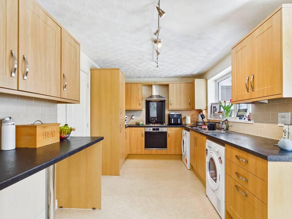 Property photo 2 of 15 Kitchen