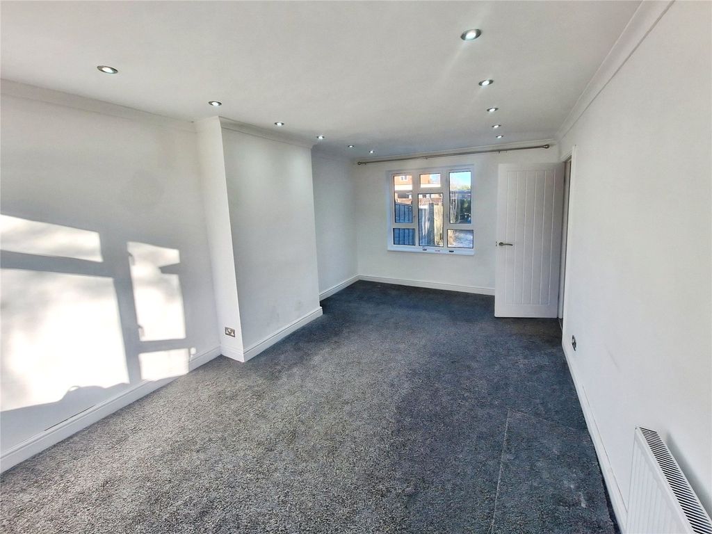 Property photo 2 of 10 Lounge