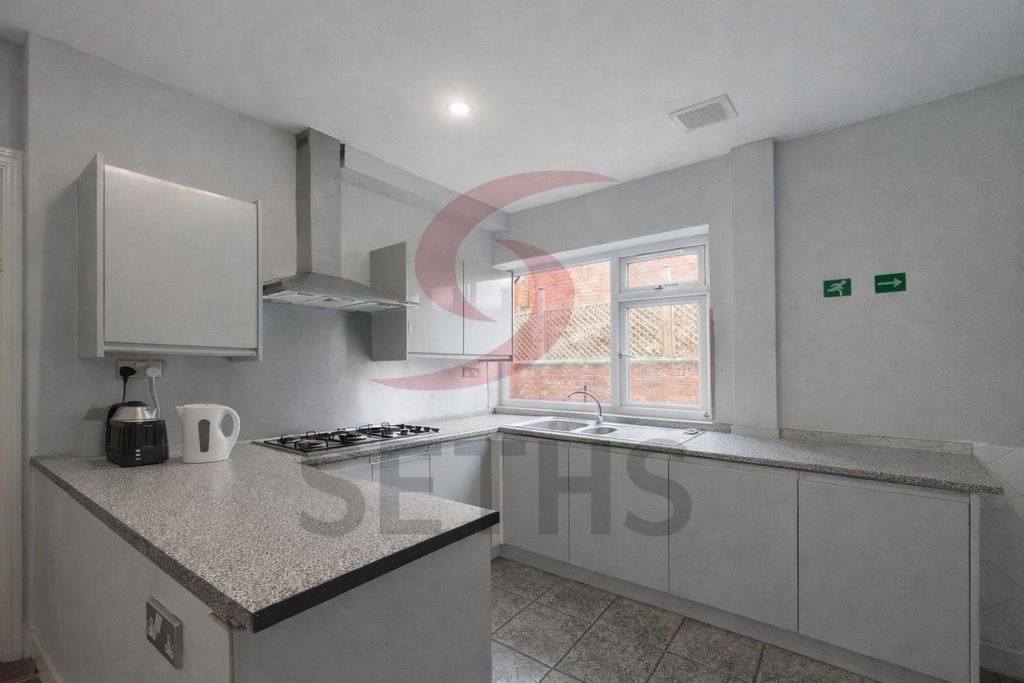 Property photo 1 of 5 Shared Kitchen