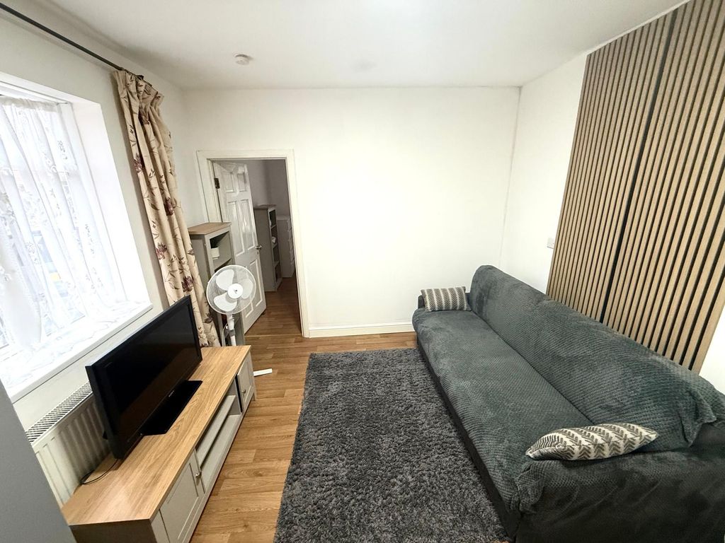 Property photo 1 of 4 Akcp4766