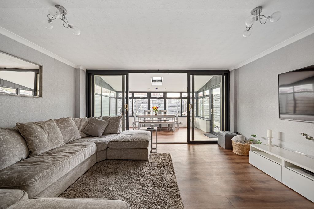 Property photo 2 of 21 4590282