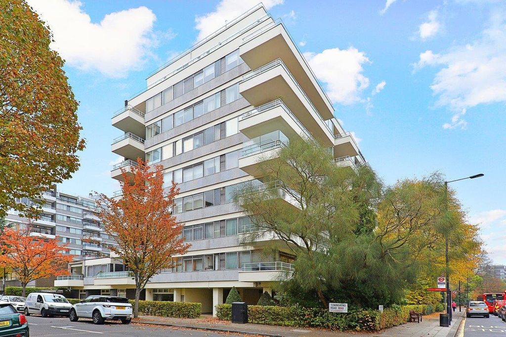 Property photo 3 of 12 Imperial Court, Nw8