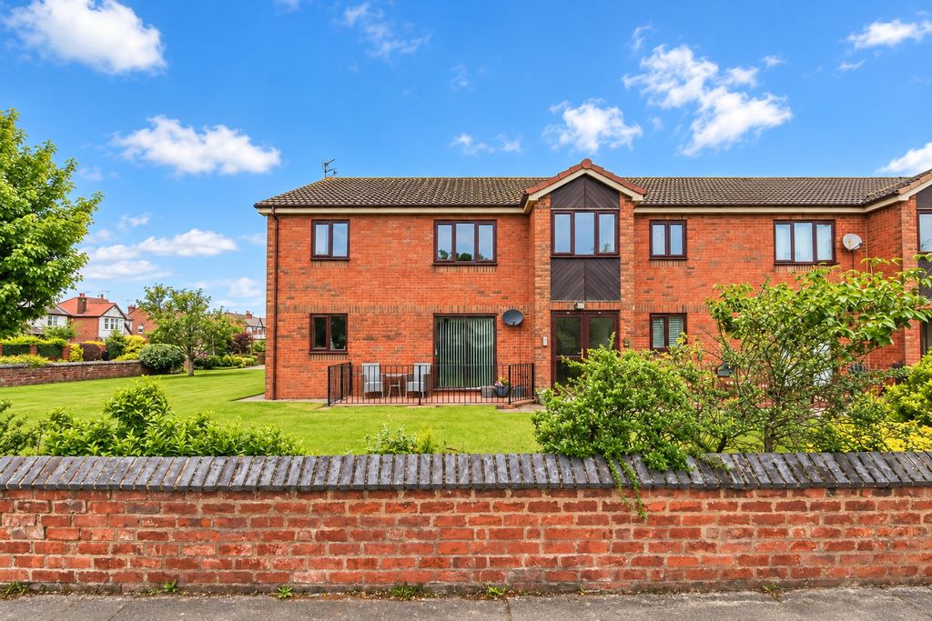 Property photo 1 of 13 6099301