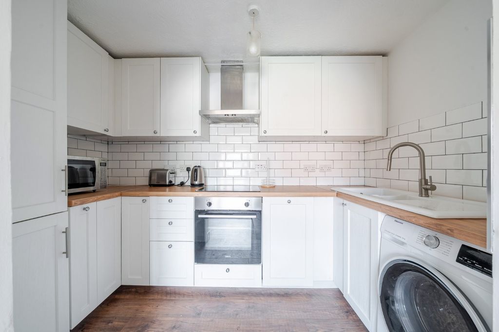 Property photo 3 of 7 Picture No. 32