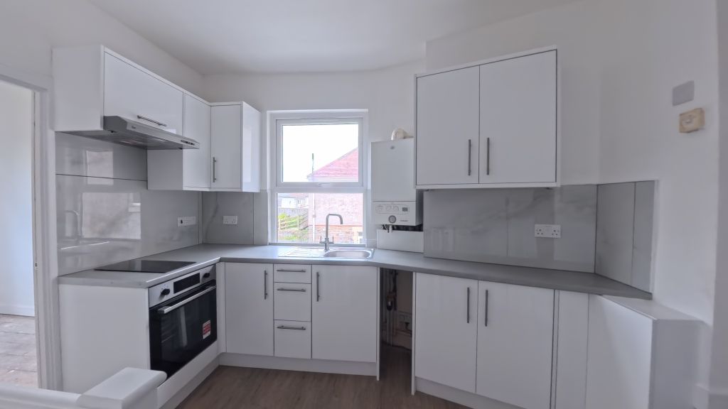 Property photo 3 of 7 Kitchen 2