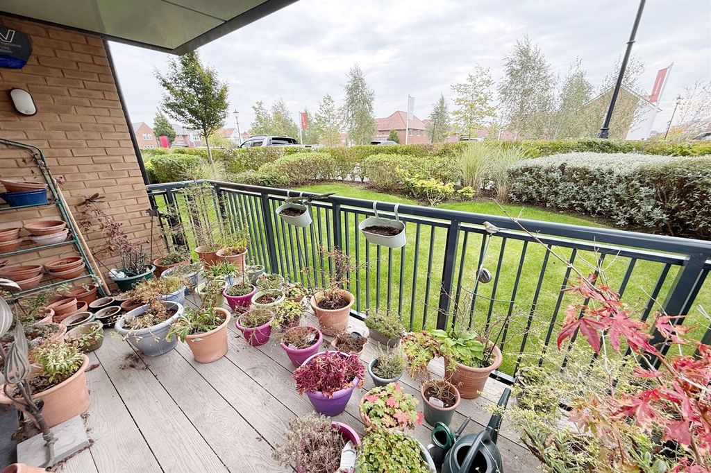 Property photo 3 of 14 Balcony