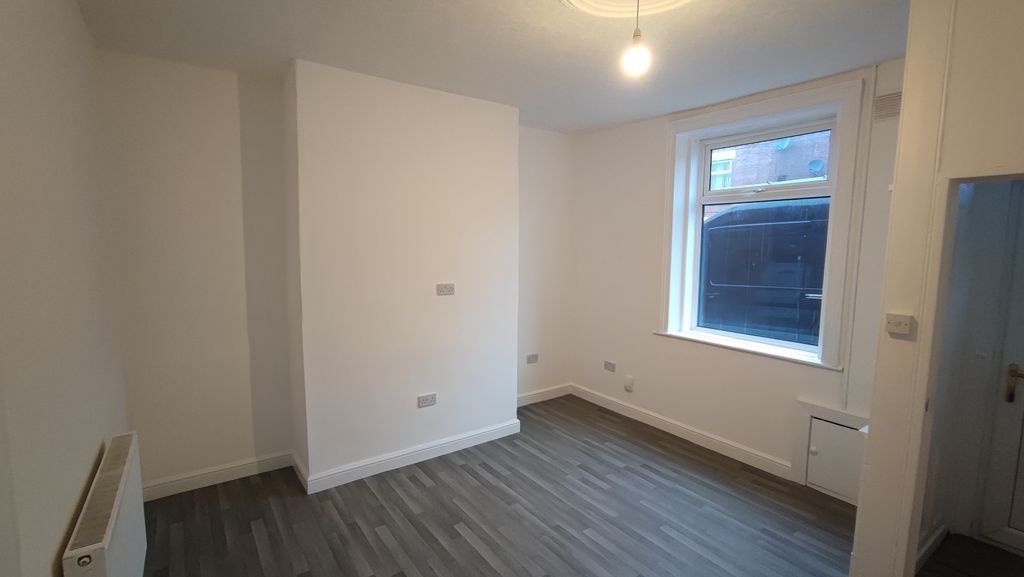 Property photo 1 of 8 Photo 0