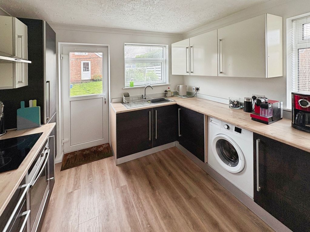 Property photo 3 of 19 2F248449-Image00015