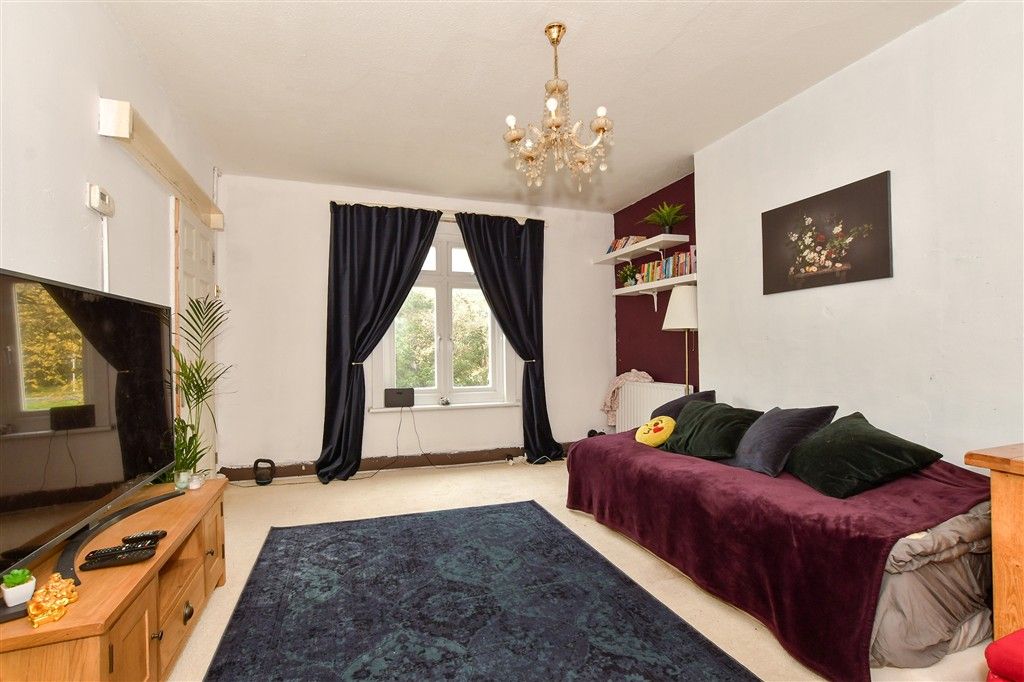 Property photo 1 of 8 Lounge