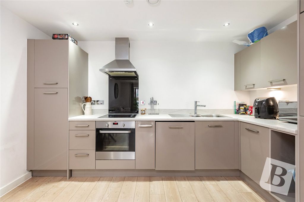 Property photo 3 of 14 Kitchen