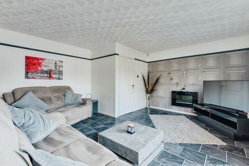 Property photo 3 of 12 Pbox-Img.Jpg