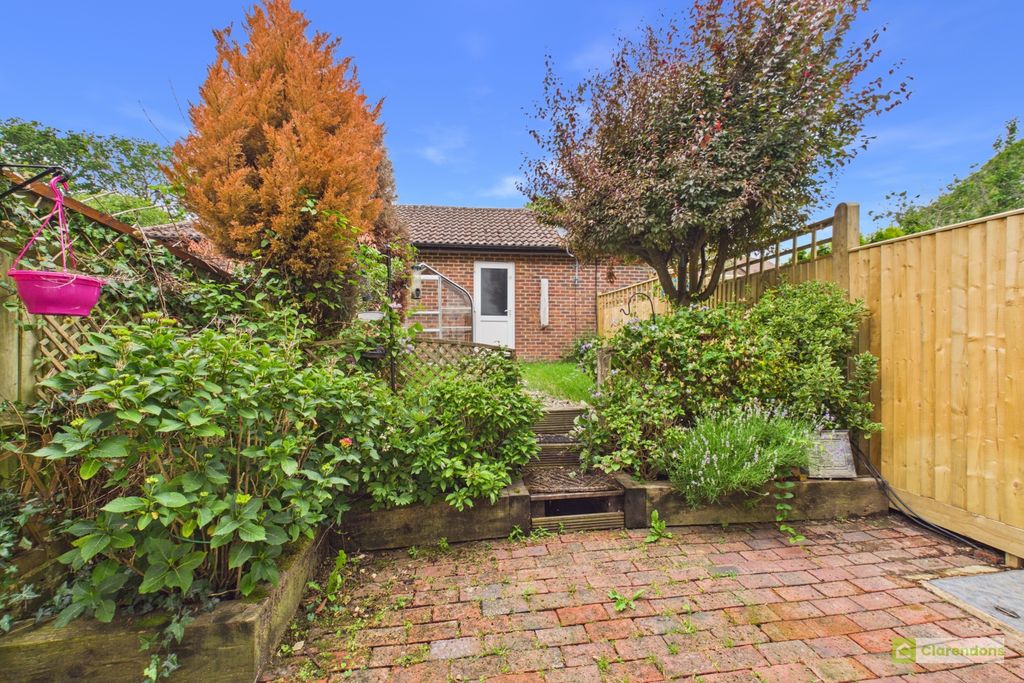 Property photo 3 of 15 Cam02528G0-Pr0470-Still007
