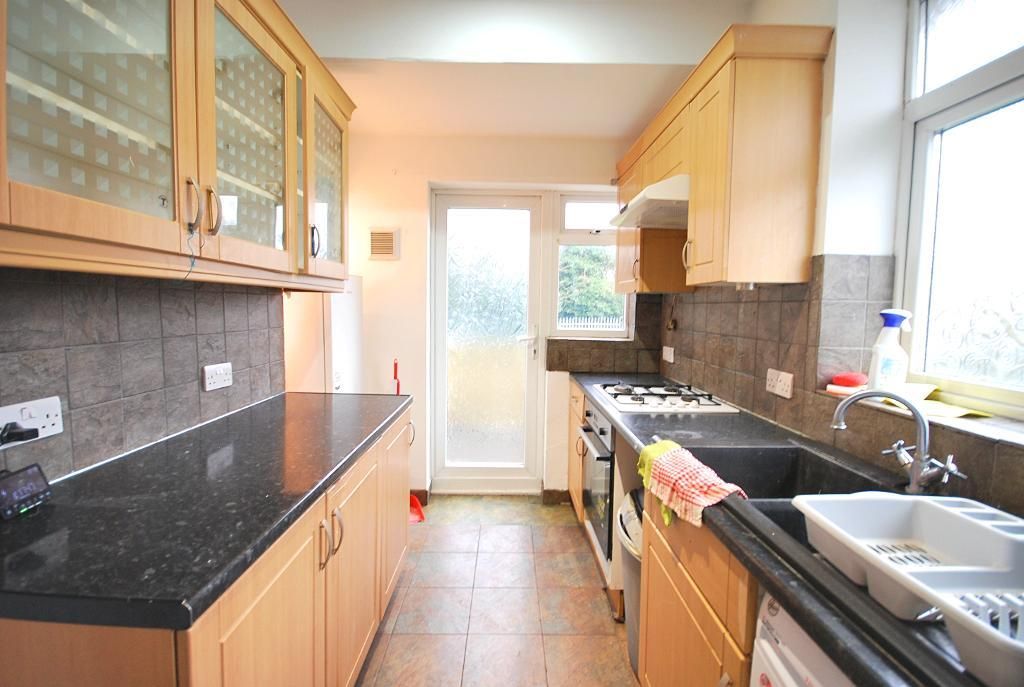 Property photo 1 of 10 Kitchen