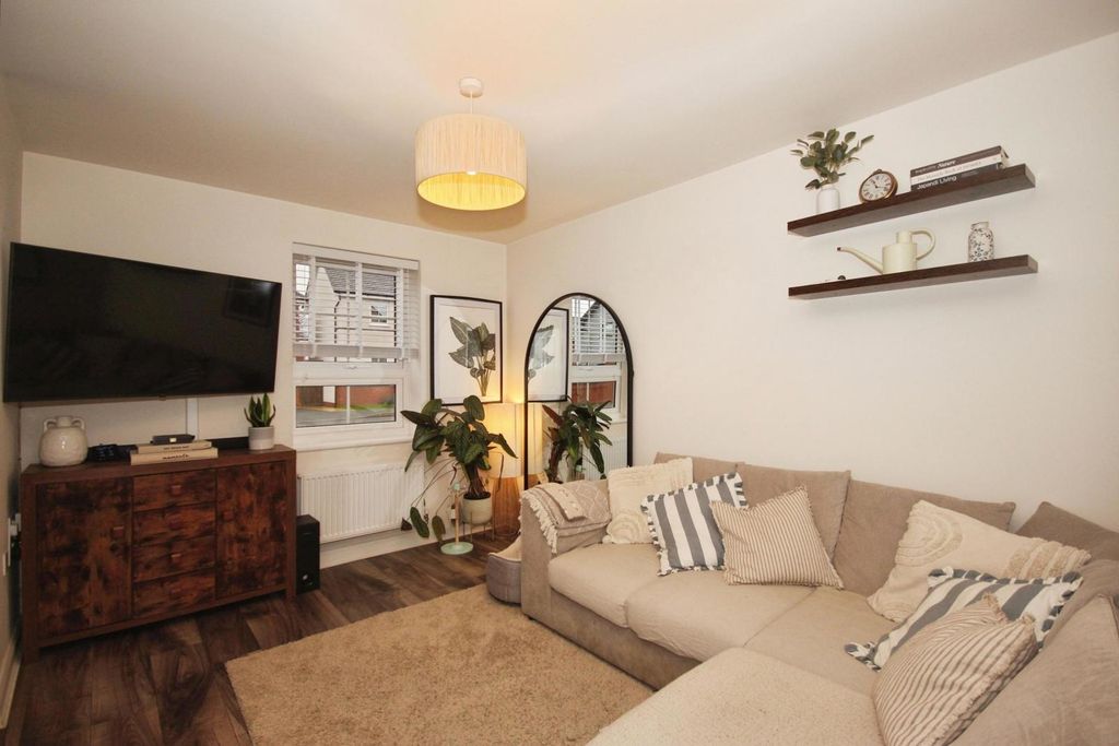 Property photo 3 of 17 Pbox-Img.Jpg