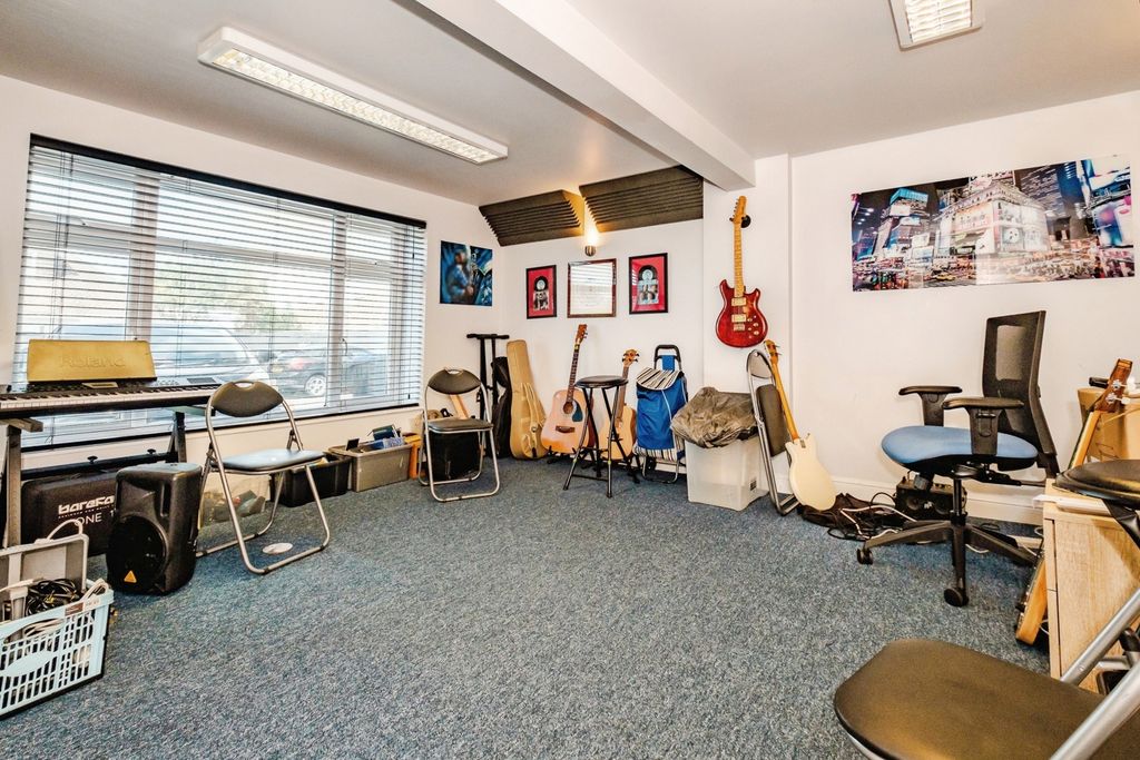 Property photo 3 of 15 Pbox-Img.Jpg