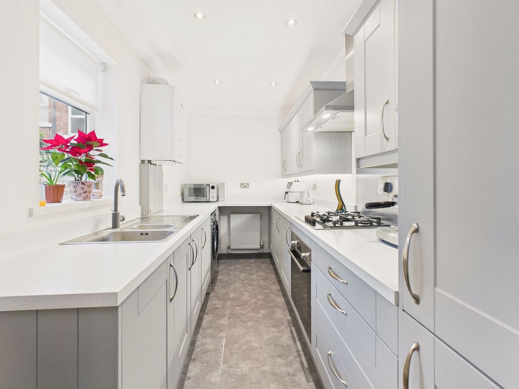 Property photo 3 of 9 Kitchen