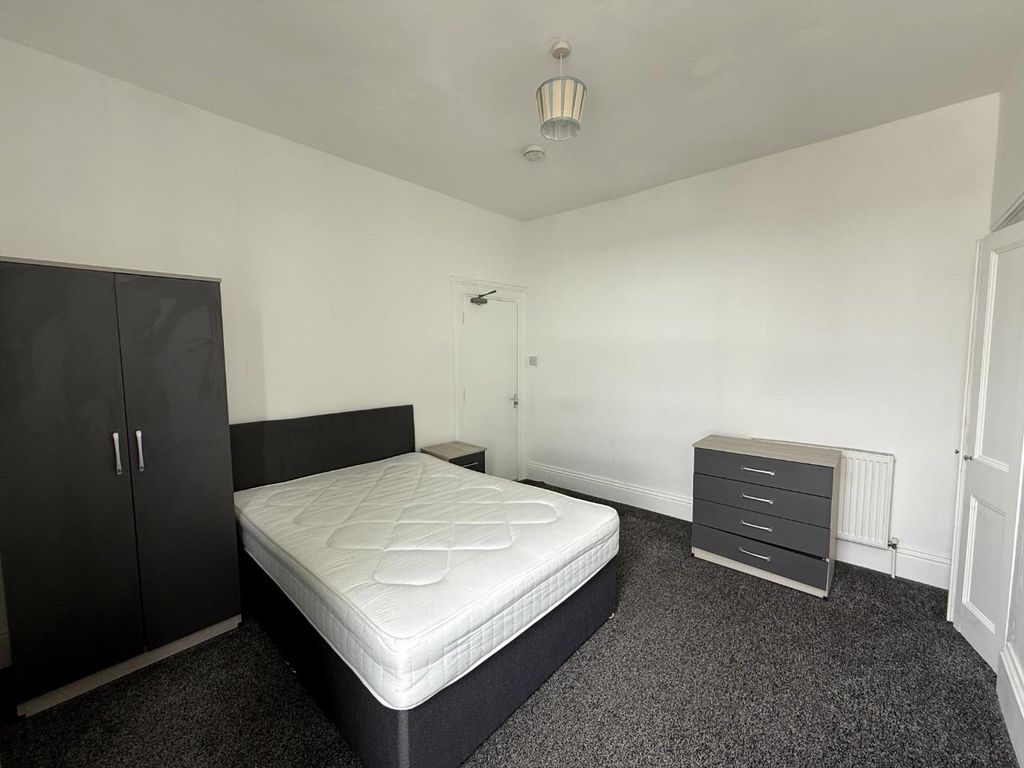 Property photo 3 of 7 25 Mildmay.......Jpg