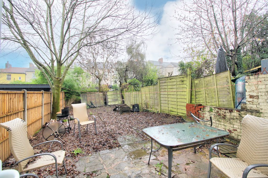 Property photo 1 of 11 Abf07C25-2147-4De7-A87C-92Dde5031287