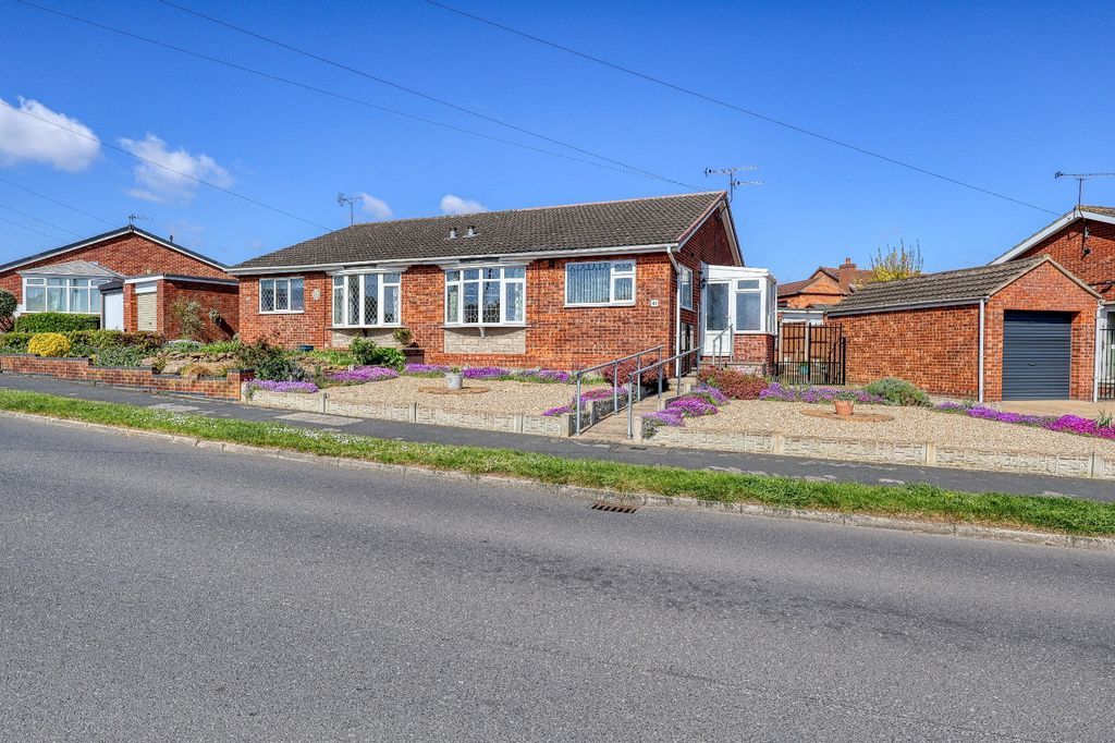 Property photo 1 of 11 Frontal