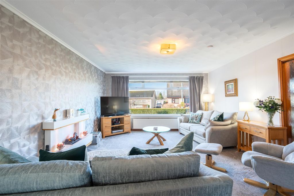 Property photo 3 of 18 Lounge.Jpg