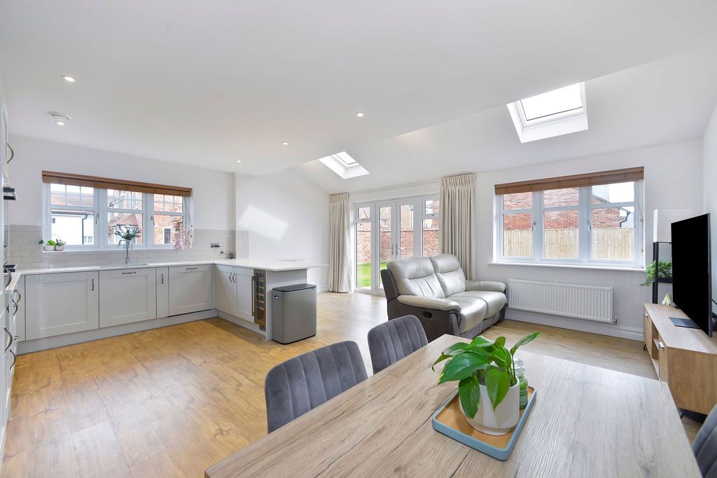 Property photo 3 of 16 Photo 6