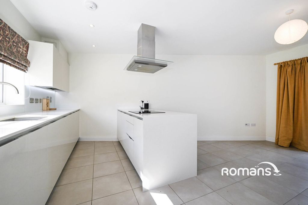 Property photo 3 of 10 Photo