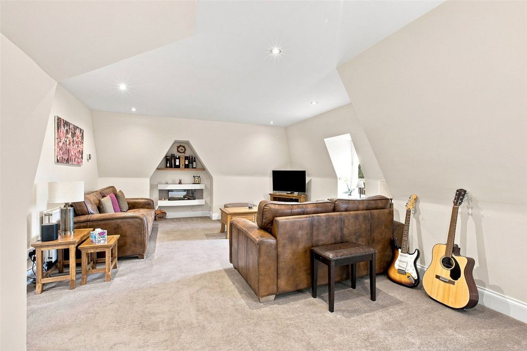Property photo 3 of 39 Picture No. 10