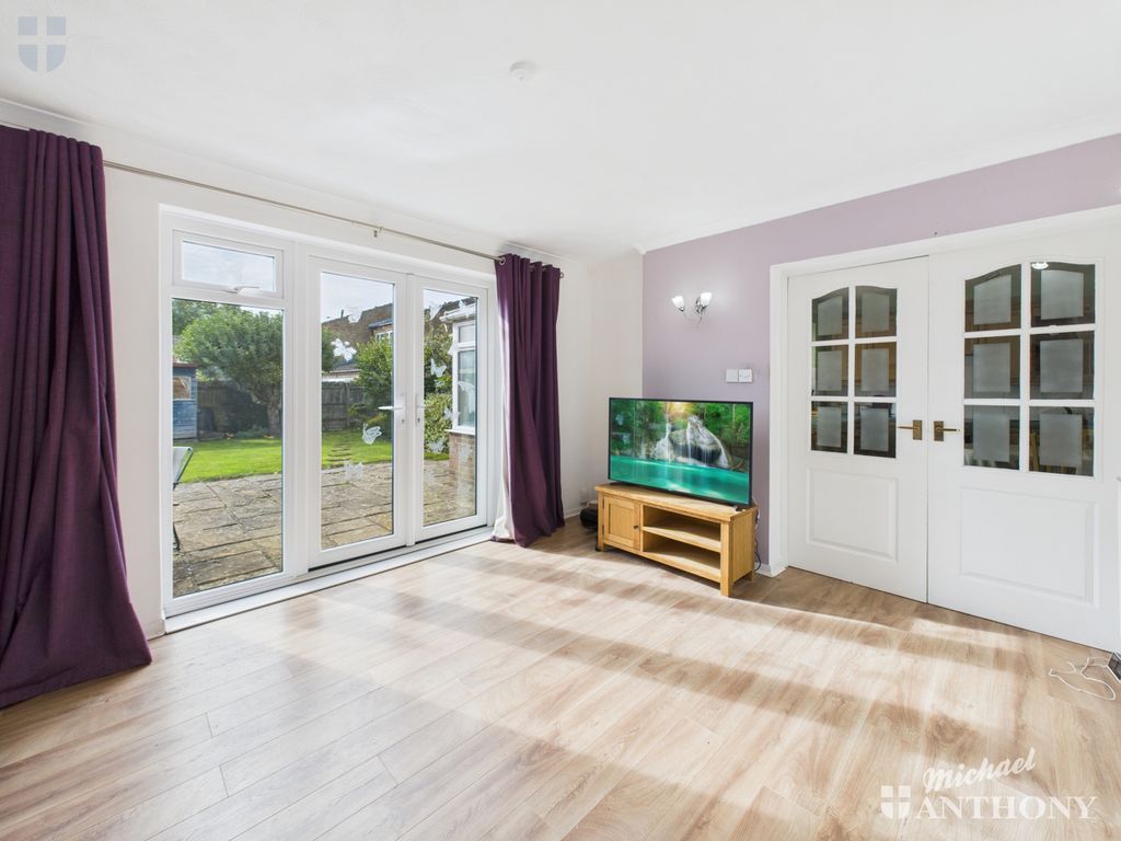 Property photo 2 of 18 Cam03852G0-Pr0433-Still014