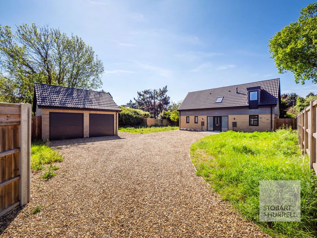Property photo 1 of 16 Front Approach