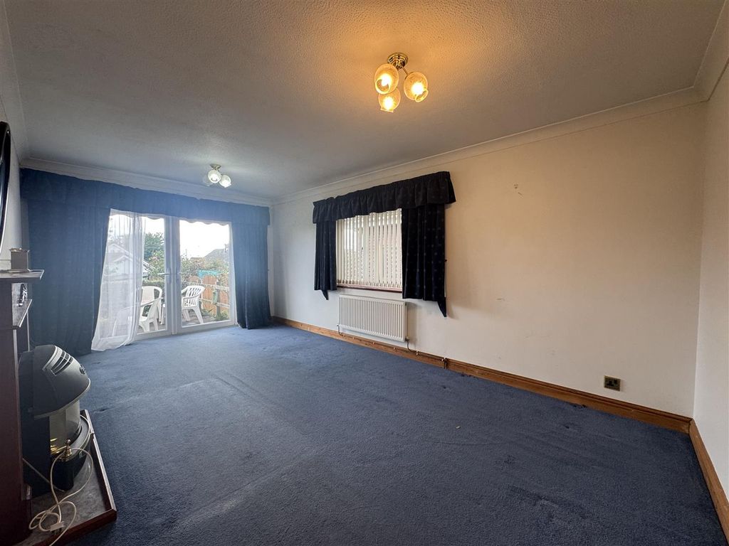 Property photo 2 of 14 Lounge
