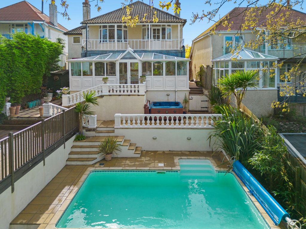 Property photo 1 of 44