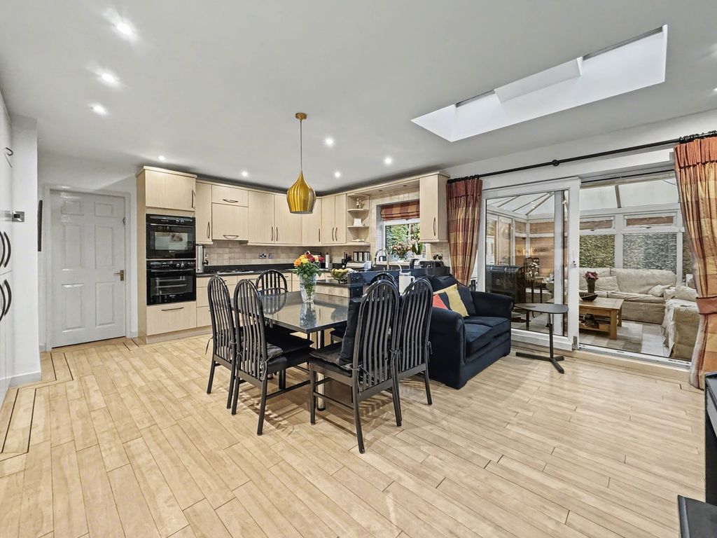 Property photo 2 of 34