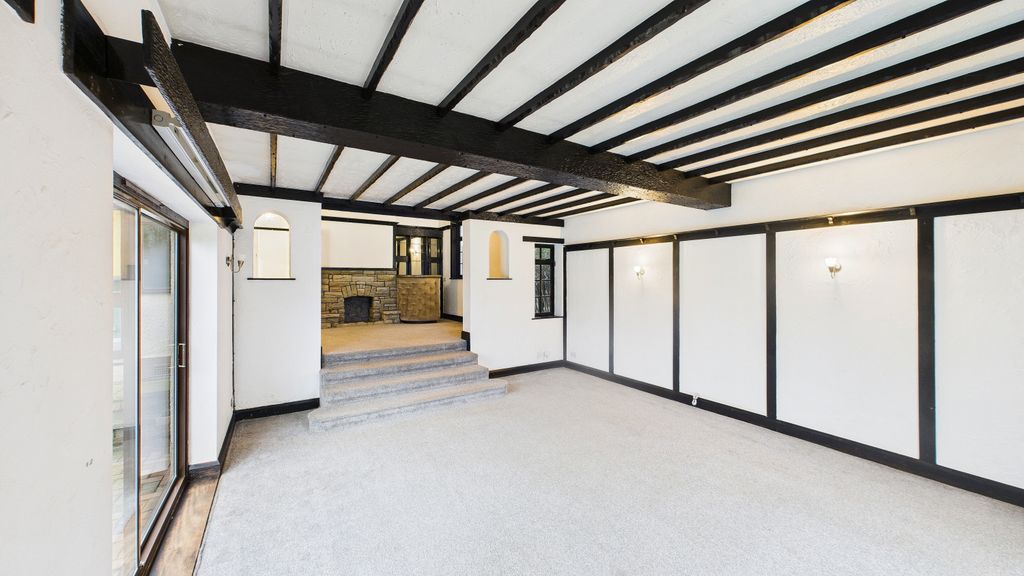 Property photo 3 of 20 Cam02351G0-Pr0091-Still014