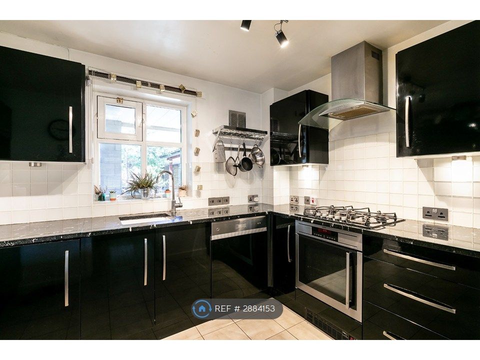Property photo 2 of 5 Kitchen