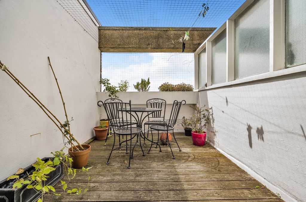 Property photo 3 of 16 Balcony