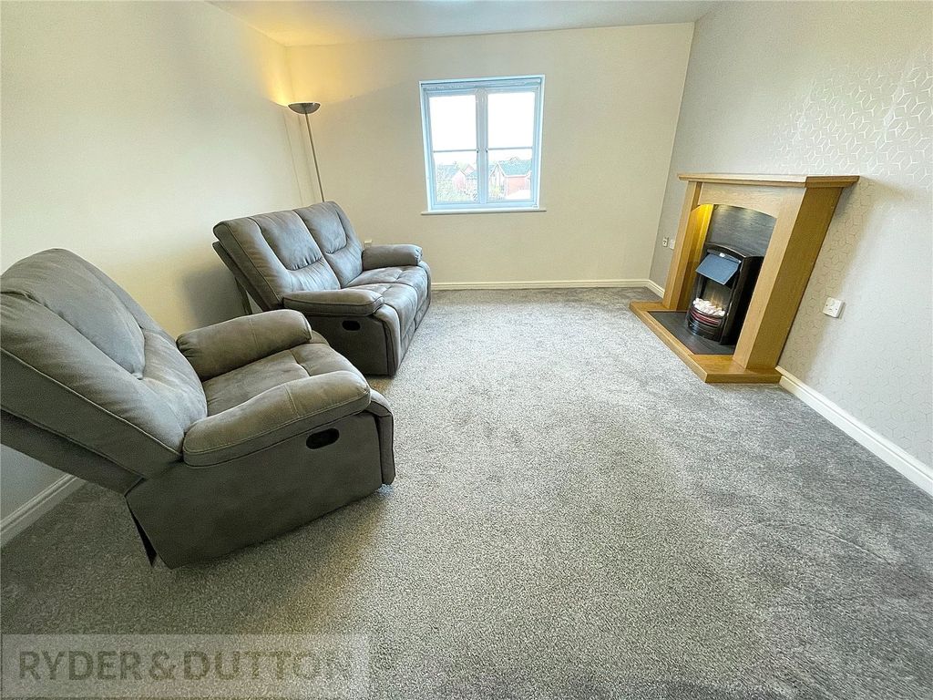 Property photo 2 of 17 Lounge