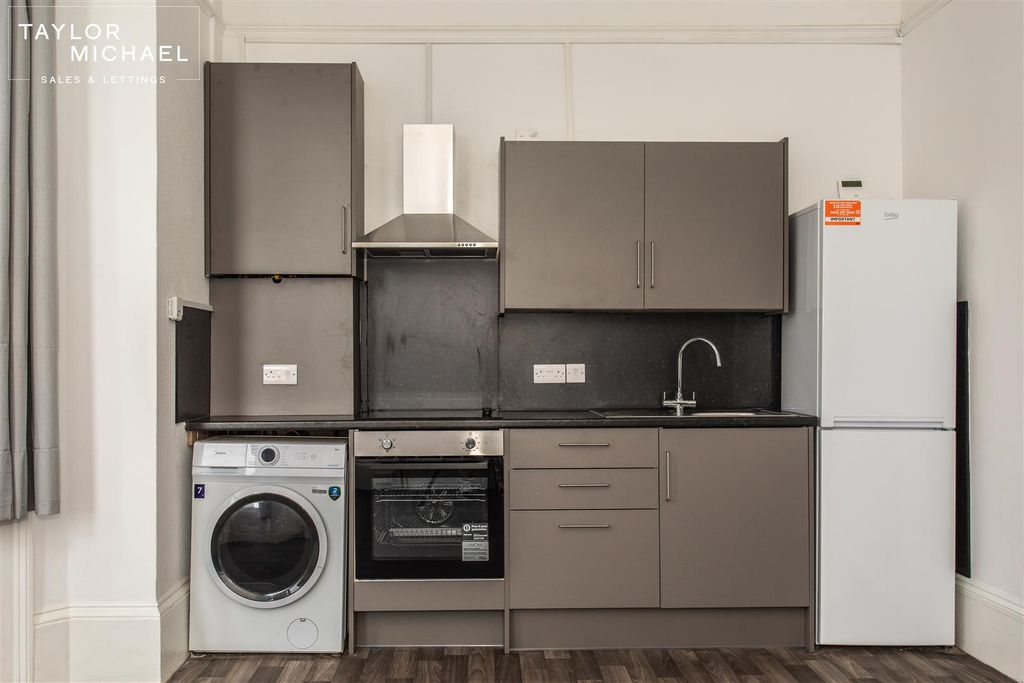 Property photo 1 of 11 Kitchen