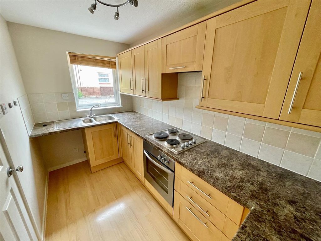 Property photo 2 of 8 Kitchen