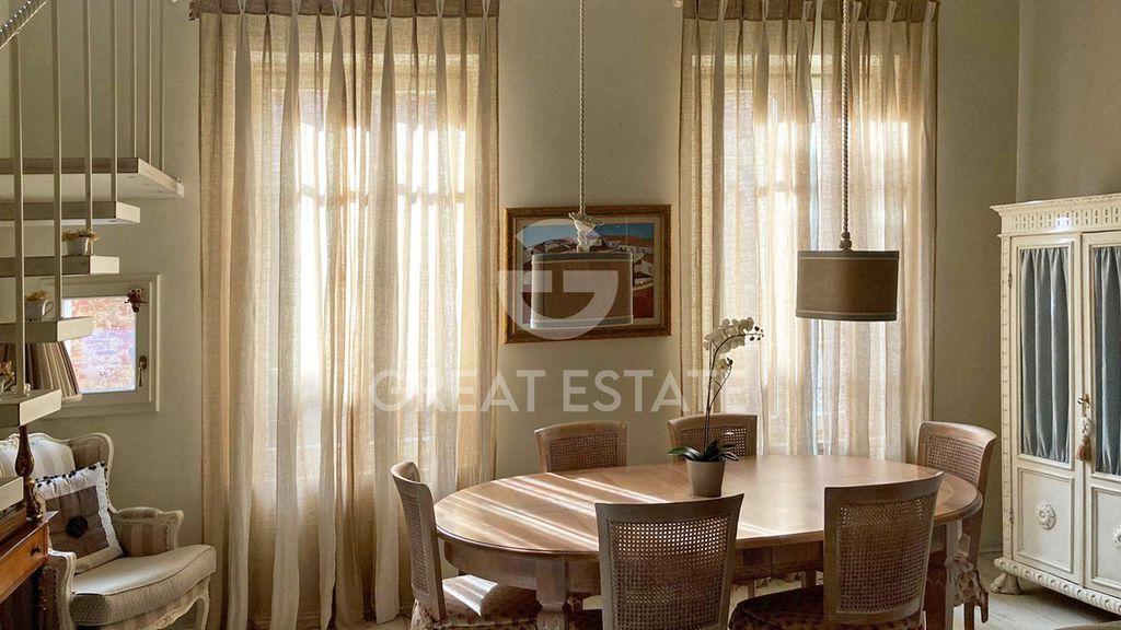 Property photo 2 of 11 Interiors