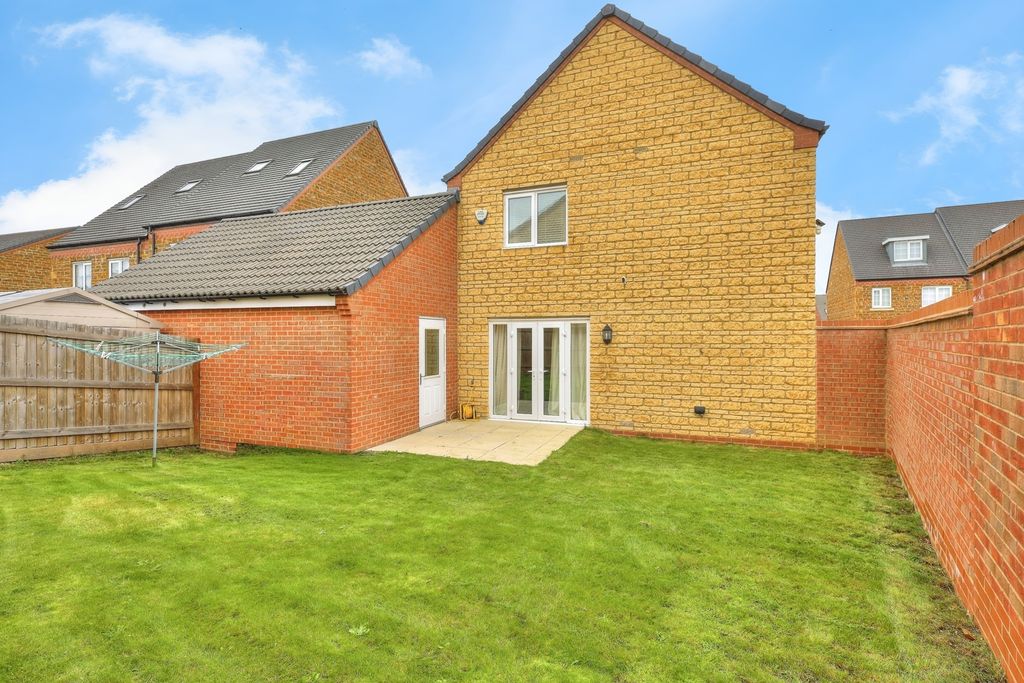 Property photo 3 of 14 Garden