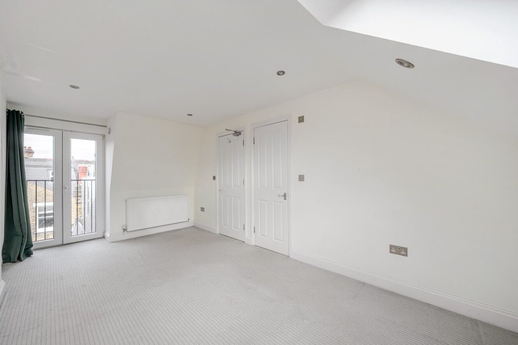 Property photo 3 of 17 Picture No. 05