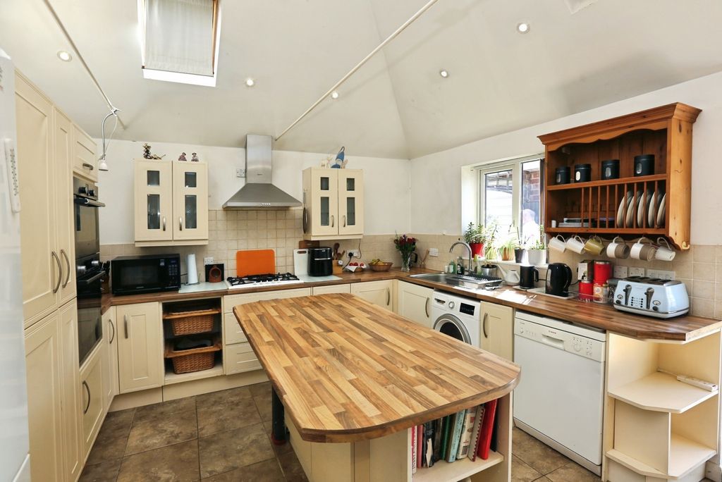 Property photo 2 of 10 Pbox-Img.Jpg