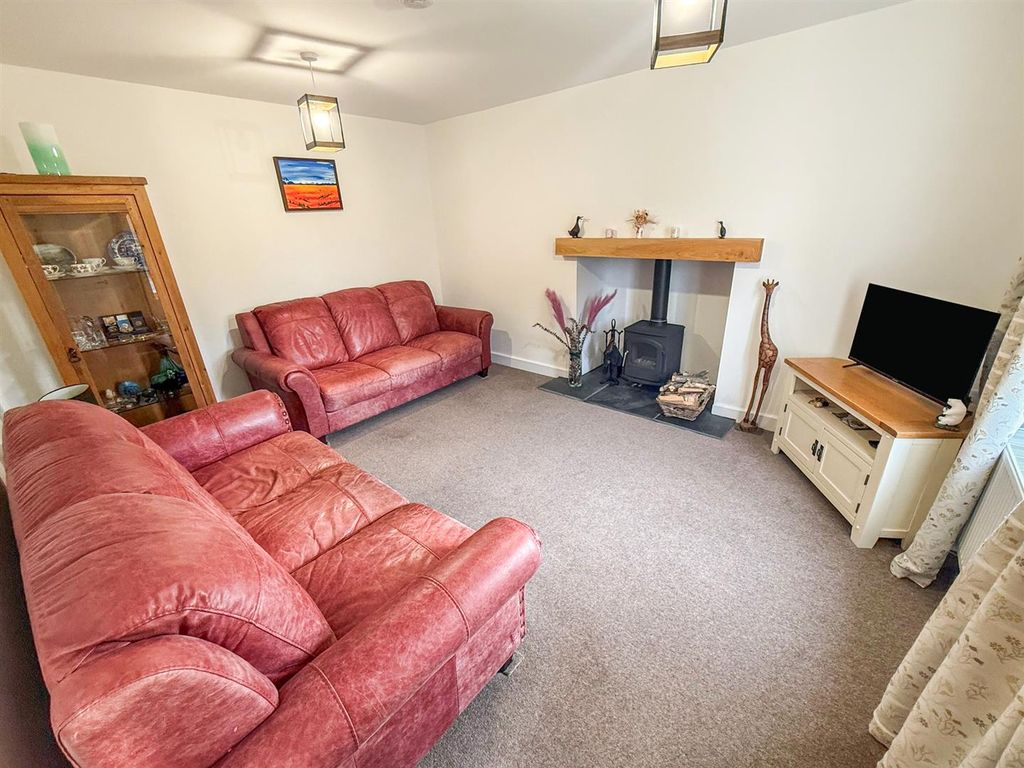 Property photo 2 of 29 Lounge