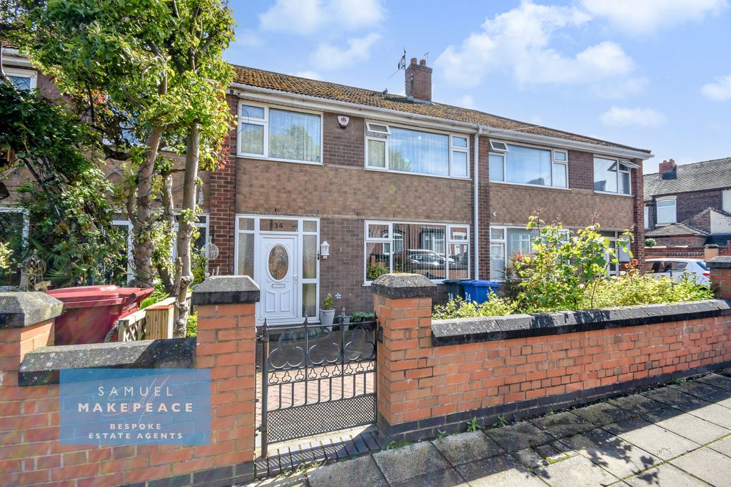 Property photo 1 of 18 Three Bedroom Town House With Large Conservatory Extension