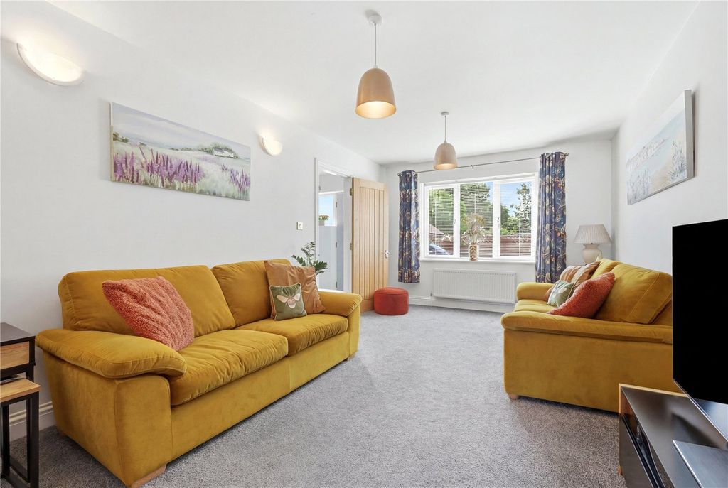Property photo 2 of 38 Picture No. 16