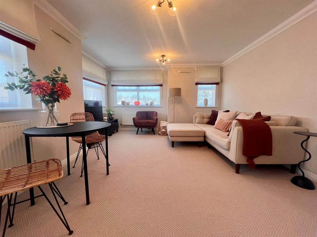 Property photo 3 of 17 Living Room