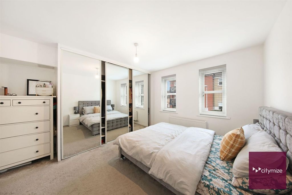 Property photo 1 of 15 Bedroom 1