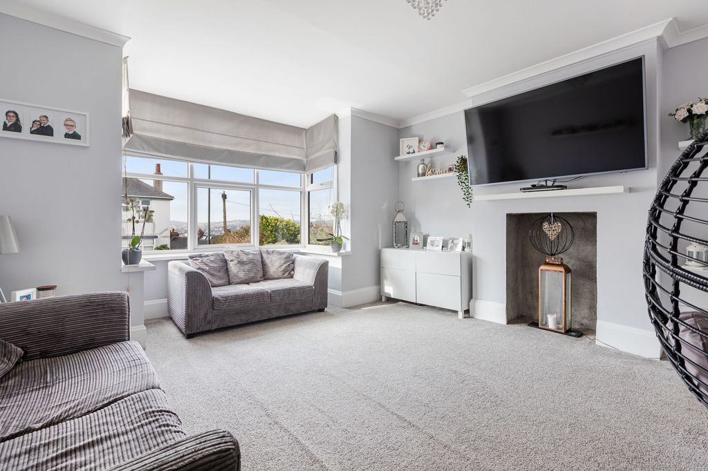 Property photo 3 of 27