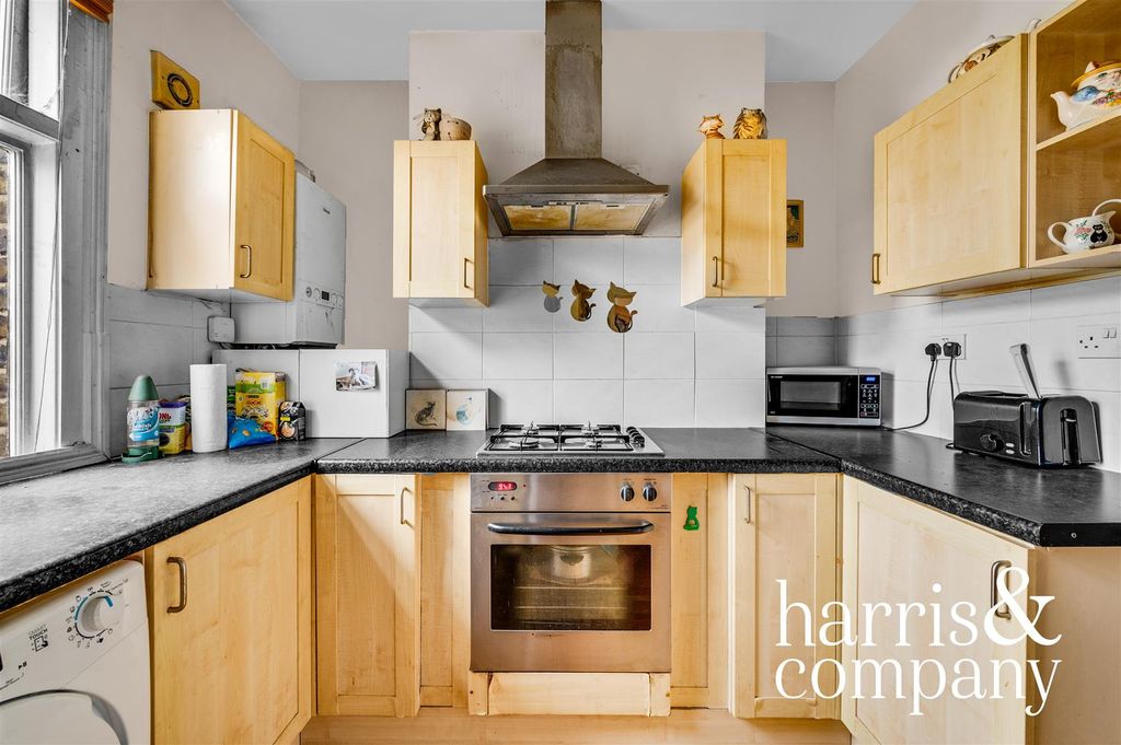 Property photo 2 of 10 Harris _ Co_28A Sandringham Road_002.Jpg