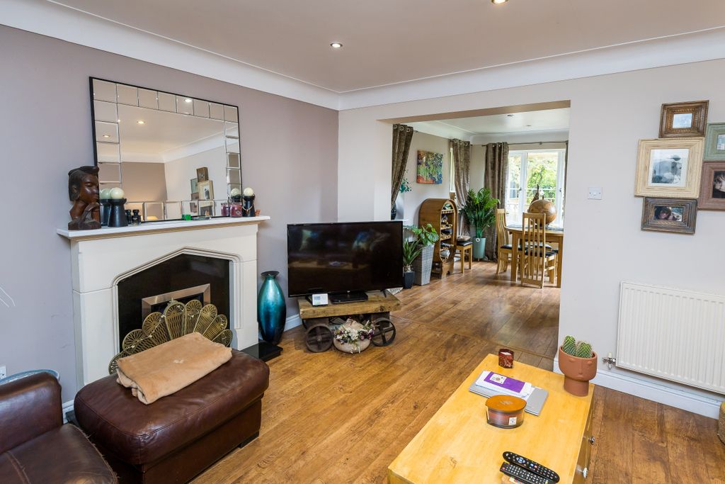 Property photo 2 of 18 14